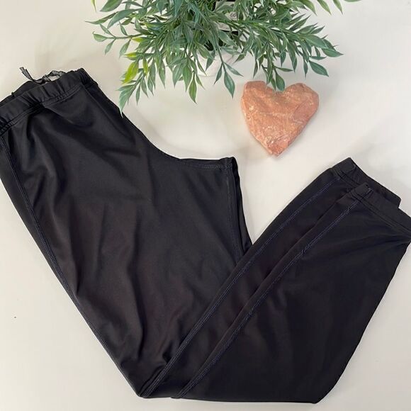 REI Capri athletic leggings.  Size Medium. - Picture 1 of 4